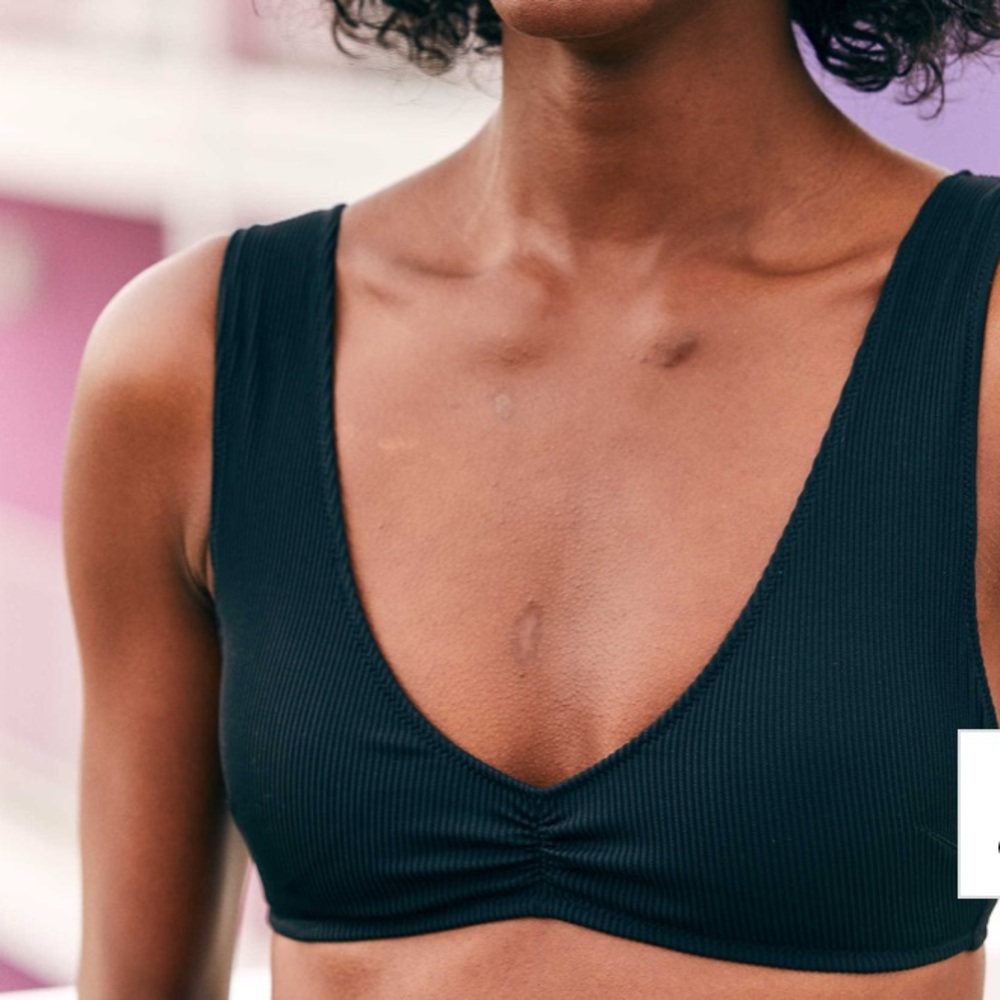 AERIE RIBBED WIDE STRAP PLUNGE BIKINI TOP